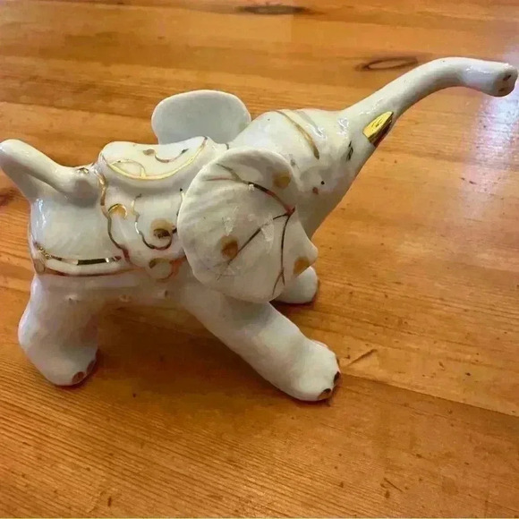 Porcelain with gold elephant figurine - Picture 3 of 5